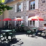 L\'Enclos Du Puy-Mary