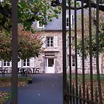 L\'Enclos Du Puy-Mary